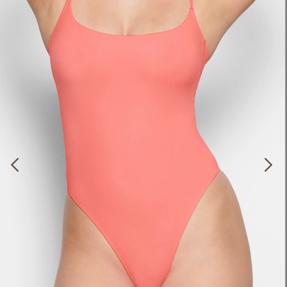 SKIMS FITS EVERYBODY CAMI BODYSUIT